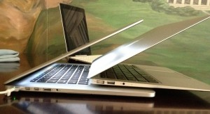 Durván gyorsak az új Retina MacBook Pro SSD meghajtói