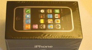 Horror áron lehetett elvinni a bontatlan első generációs iPhone-t
