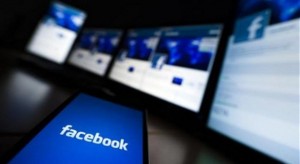 Facebook statisztika – Hazánkban 549 ezren használják az iPhone-ról
