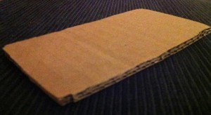 Licitháború: 200.000 font az iPhone „alakú” kartonpapírra