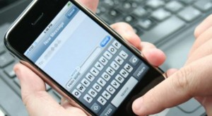 Húszéves az SMS: a fiatalok inkább szöveges üzenet küldenek, mint telefonálnak