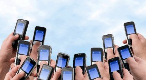 IDC: megelőzték az okostelefonok a hagyományos mobiltelefonokat