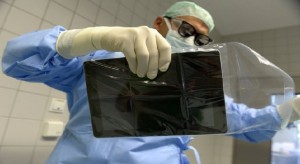 Dr. iPad: májműtétnél alkalmazták az Apple táblagépét