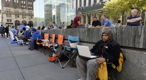 Még soha nem álltak ennyien sorba az új iPhone-okért New York-ban