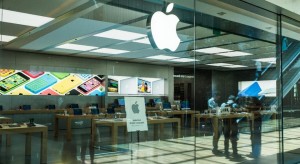 Hatalmas tömeg az Apple Store megnyitón Brazíliában
