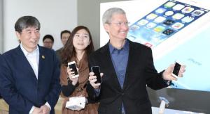 Tim Cook Kínában az Apple Pay-ről és a környezetvédelemről beszélt