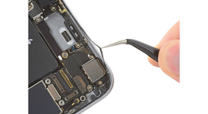 Az iFixit újra szétszedte az iPhone 6s-t a vízállósága kapcsán