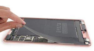 Macerás a 9,7 colos iPad Pro szervizelése