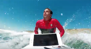 Ezúttal egy profi szörfös tesztelte az iPhone 7 vízállóságát