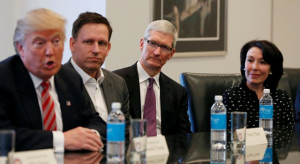 Trump: Három óriásgyárat hoz létre Amerikában az Apple