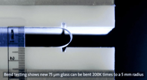 A Gorilla Glass gyártójától érkezik az első hajlítható üveglap az okostelefonokhoz