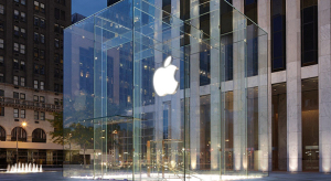 Egymilliárd dollárra perli az Apple-t egy tévesen letartóztatott 18 éves diák