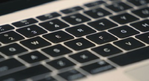 A 2018 és 2019-es MacBook modellek is jogosultak az Apple billentyűzetszervizelési programjára