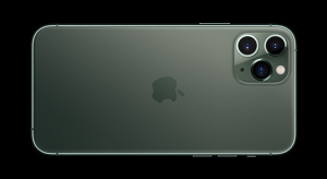 Hardveresen képes a kétoldalú vezeték nélküli töltésre az iPhone 11