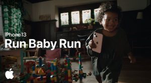 Run Baby Run – hangulatos videóban mutatja be az Apple, mennyire strapabíró az iPhone 13